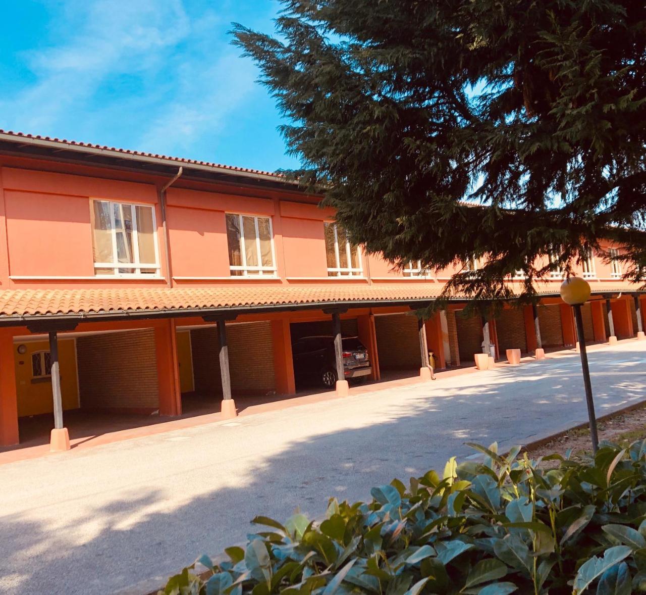 Green Park Bologna Residence Bagian luar foto